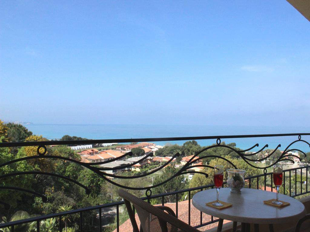 Blu Tropical Resort Zambrone Quarto foto