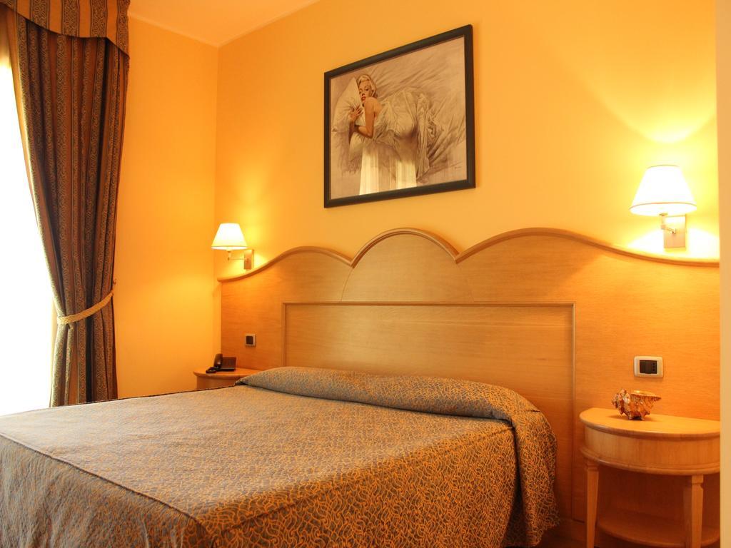 Blu Tropical Resort Zambrone Quarto foto