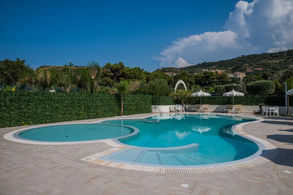 Blu Tropical Resort Zambrone Exterior foto