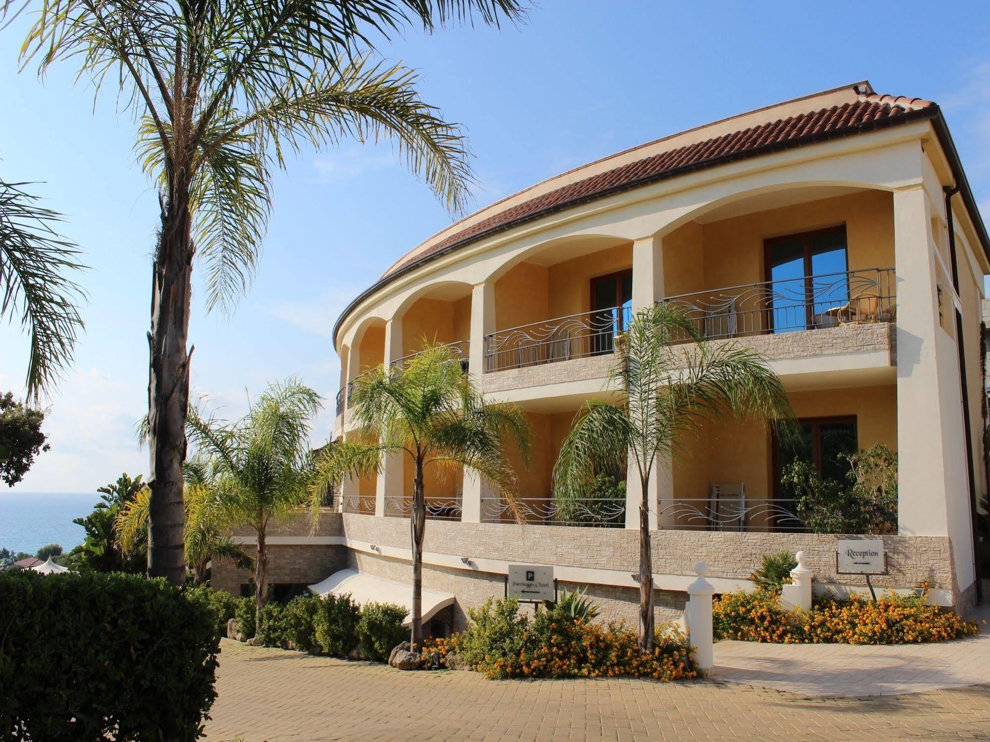 Blu Tropical Resort Zambrone Exterior foto