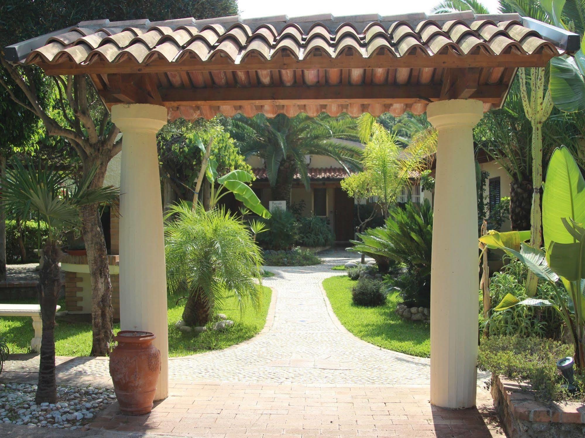 Blu Tropical Resort Zambrone Exterior foto