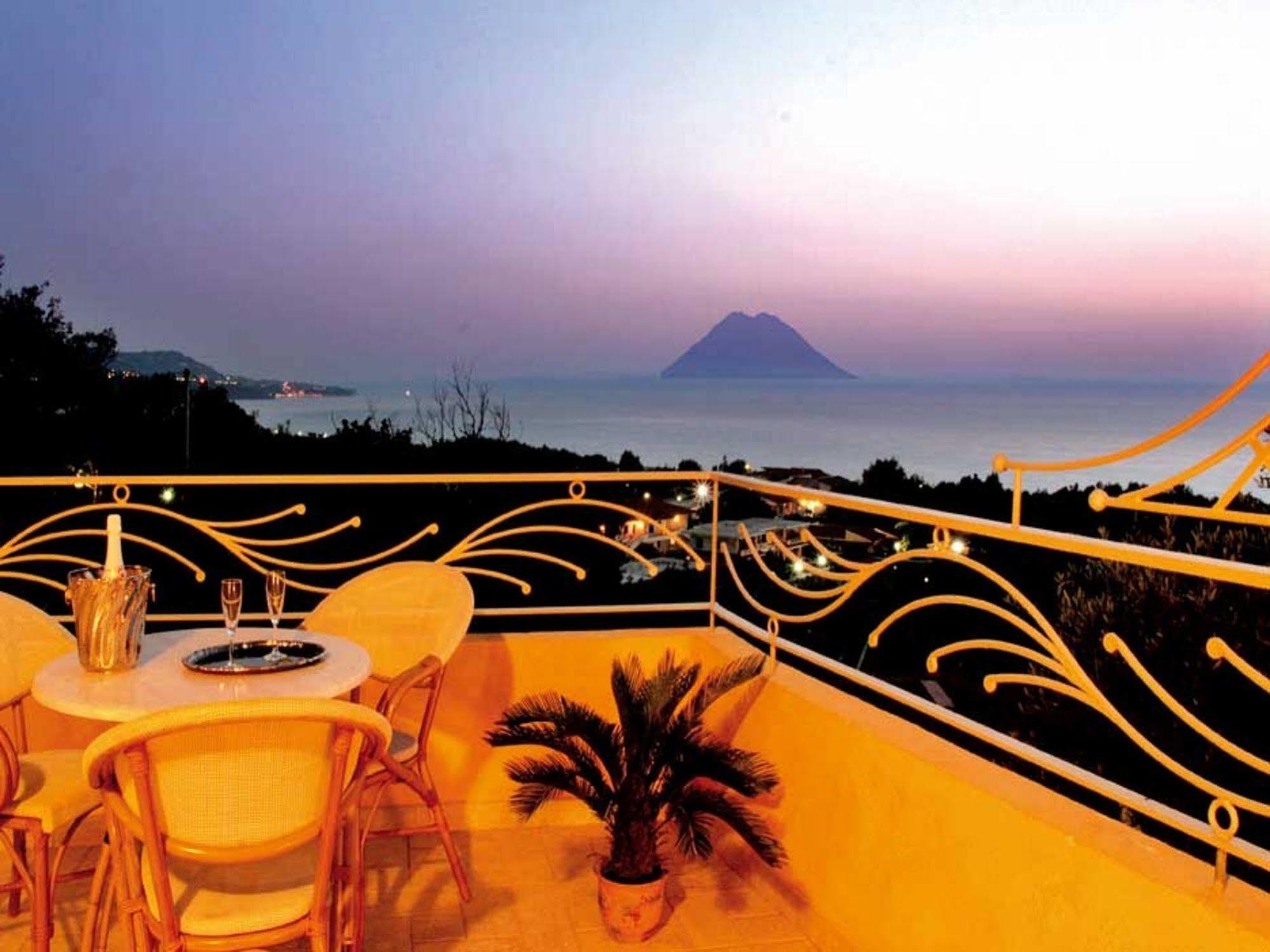 Blu Tropical Resort Zambrone Exterior foto